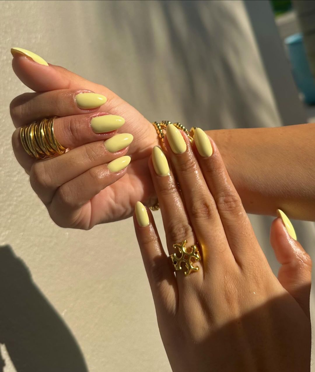 Solid Oval Light Yellow Nails