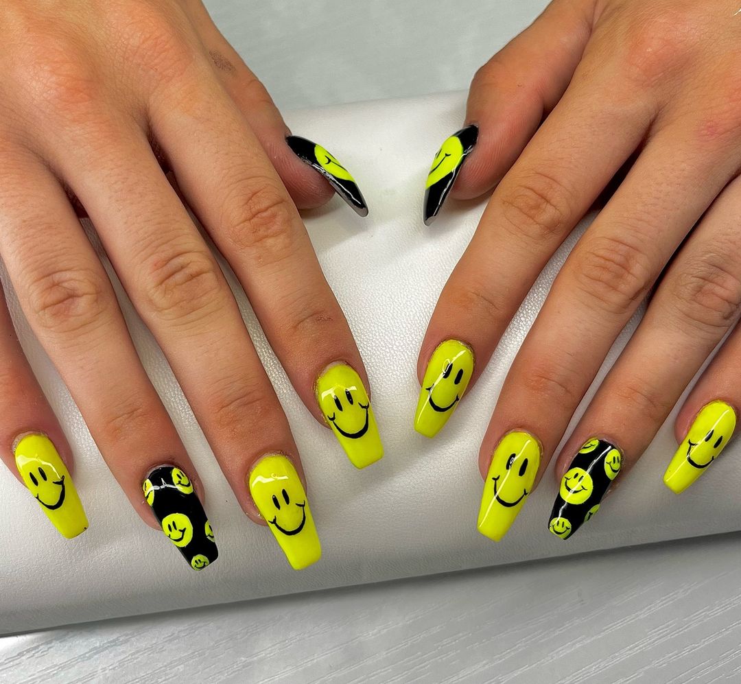 Stiletto Yellow And Black Smiley Nails