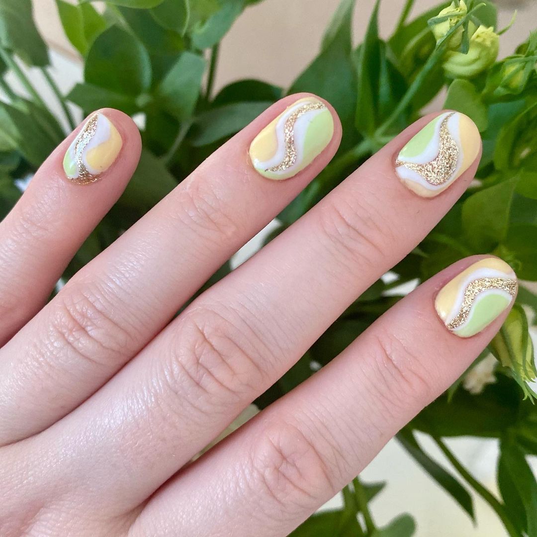 hort Yellow And Lime Nailes WIth Glitter Line