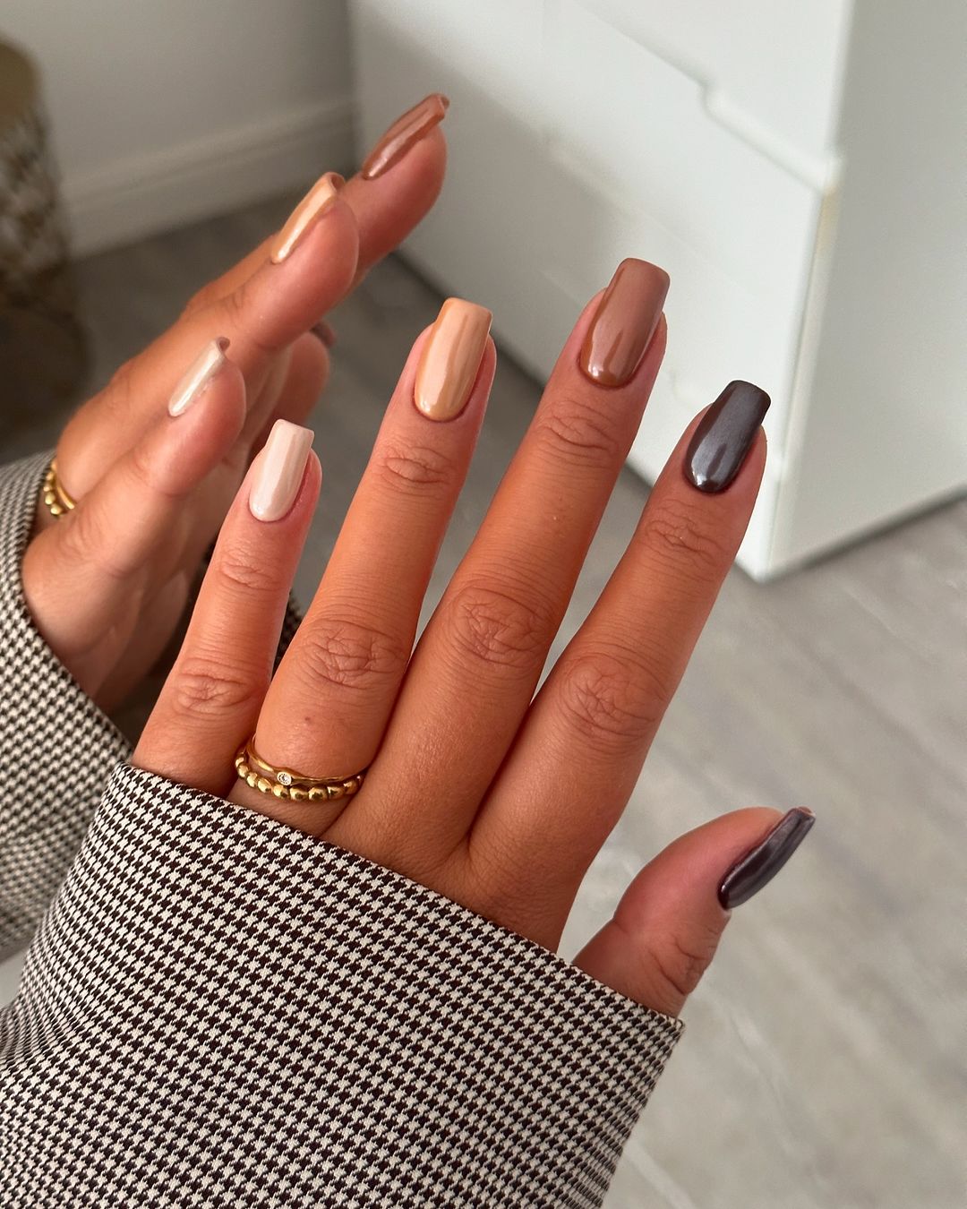 Gradient Metalic Brown Nails