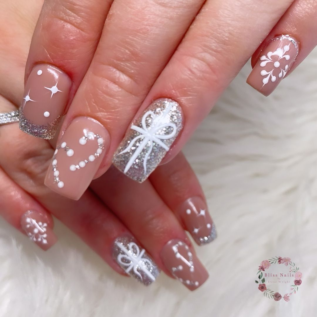 Metalic Silver Glitter Nails With Sparkles And Bows